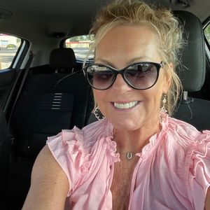 Meet your Posher, Andrea